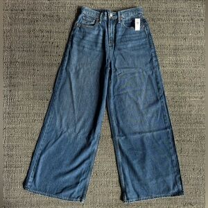 GAP Mid-Rise UltraSoft Bagg Jeans
Size: 28
Condition: NWT